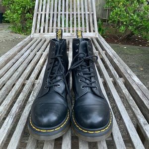 Air Wave Lace-Up Dr. Marten’s